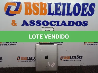 LOTE 006 - 01 IPAD 16GB SEM CARREGADOR. (NO ESTADO) ATENÇÃO! FAZER A VISITAÇÃO ANTES DE ARREMATAR, NÃO SABEMOS SE FUNCIONA. LEILÃO NÃO TEM GARANTIA E NEM DEVOLUÇÃO, SUJEITO A POSSÍVEIS AVARIAS VISÍVEIS/OCULTAS E/OU AUSÊNCIA DE COMPONENTES.