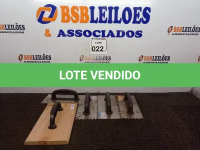 LOTE 022 - 05 DESEMPENADEIRAS, SENDO 04 EM AÇO DENTADO MEDINDO 26X12CM E 01 DE MADEIRA MEDINDO 17 X 30 CM. (NO ESTADO) ATENÇÃO! FAZER A VISITAÇÃO ANTES DE ARREMATAR, NÃO SABEMOS SE FUNCIONA. LEILÃO NÃO TEM GARANTIA E NEM DEVOLUÇÃO, SUJEITO A POSSÍVEIS AVARIAS VISÍVEIS/OCULTAS E/OU AUSÊNCIA DE COMPONENTES.
