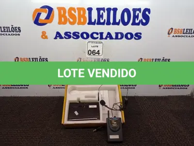 LOTE 064 - 01 BASE COM 01 MICROFONE SEM FIO MARCA KADOSH. (NO ESTADO) ATENÇÃO! FAZER A VISITAÇÃO ANTES DE ARREMATAR, NÃO SABEMOS SE FUNCIONA. LEILÃO NÃO TEM GARANTIA E NEM DEVOLUÇÃO, SUJEITO A POSSÍVEIS AVARIAS VISÍVEIS/OCULTAS E/OU AUSÊNCIA DE COMPONENTES.