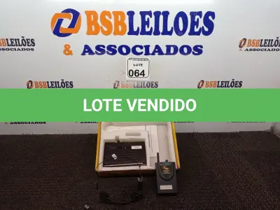 LOTE 064 - 01 BASE COM 01 MICROFONE SEM FIO MARCA KADOSH. (NO ESTADO) ATENÇÃO! FAZER A VISITAÇÃO ANTES DE ARREMATAR, NÃO SABEMOS SE FUNCIONA. LEILÃO NÃO TEM GARANTIA E NEM DEVOLUÇÃO, SUJEITO A POSSÍVEIS AVARIAS VISÍVEIS/OCULTAS E/OU AUSÊNCIA DE COMPONENTES.
