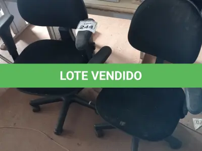 LOTE 244 - 02 CADEIRAS GIRATÓRIAS PARA ESCRITÓRIO. (NO ESTADO) ATENÇÃO! FAZER A VISITAÇÃO ANTES DE ARREMATAR, NÃO SABEMOS SE FUNCIONA. LEILÃO NÃO TEM GARANTIA E NEM DEVOLUÇÃO, SUJEITO A POSSÍVEIS AVARIAS VISÍVEIS/OCULTAS E/OU AUSÊNCIA DE COMPONENTES.