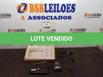 LOTE 039 - 01 BASE COM 01 MICROFONE SEM FIO MARCA KADOSH. (NO ESTADO) ATENÇÃO! FAZER A VISITAÇÃO ANTES DE ARREMATAR, NÃO SABEMOS SE FUNCIONA. LEILÃO NÃO TEM GARANTIA E NEM DEVOLUÇÃO, SUJEITO A POSSÍVEIS AVARIAS VISÍVEIS/OCULTAS E/OU AUSÊNCIA DE COMPONENTES.