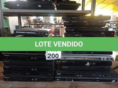 LOTE 200 - 01 LOTE COM APROXIMADAMENTE 21 DVD’S MARCAS E MODELOS DIVERSOS. (NO ESTADO) ATENÇÃO! FAZER A VISITAÇÃO ANTES DE ARREMATAR, NÃO SABEMOS SE FUNCIONA. LEILÃO NÃO TEM GARANTIA E NEM DEVOLUÇÃO, SUJEITO A POSSÍVEIS AVARIAS VISÍVEIS/OCULTAS E/OU AUSÊNCIA DE COMPONENTES.