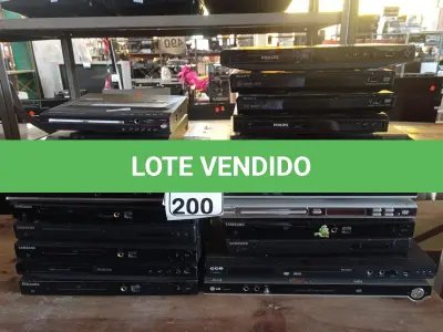 LOTE 200 - 01 LOTE COM APROXIMADAMENTE 21 DVD’S MARCAS E MODELOS DIVERSOS. (NO ESTADO) ATENÇÃO! FAZER A VISITAÇÃO ANTES DE ARREMATAR, NÃO SABEMOS SE FUNCIONA. LEILÃO NÃO TEM GARANTIA E NEM DEVOLUÇÃO, SUJEITO A POSSÍVEIS AVARIAS VISÍVEIS/OCULTAS E/OU AUSÊNCIA DE COMPONENTES.
