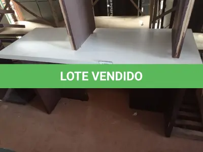 LOTE 209 - 01 MESA DE CENTRO EM MADEIRA. (NO ESTADO) ATENÇÃO! FAZER A VISITAÇÃO ANTES DE ARREMATAR, NÃO SABEMOS SE FUNCIONA. LEILÃO NÃO TEM GARANTIA E NEM DEVOLUÇÃO, SUJEITO A POSSÍVEIS AVARIAS VISÍVEIS/OCULTAS E/OU AUSÊNCIA DE COMPONENTES.