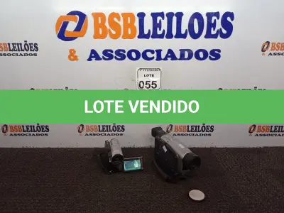 LOTE 055 - 02 CÂMERAS FILMADORAS, SENDO 01 MARCA PANASONIC SEM BATERIA E 01 MARCA SONY COM BATERIA. (NO ESTADO) ATENÇÃO! FAZER A VISITAÇÃO ANTES DE ARREMATAR, NÃO SABEMOS SE FUNCIONA. LEILÃO NÃO TEM GARANTIA E NEM DEVOLUÇÃO, SUJEITO A POSSÍVEIS AVARIAS VISÍVEIS/OCULTAS E/OU AUSÊNCIA DE COMPONENTES.