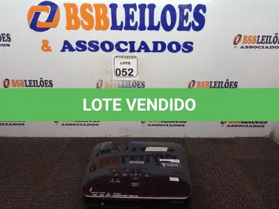 LOTE 052 - 01 PROJETOR MULTIMIDIA LCD MODELO MARCA EPSON. (NO ESTADO) ATENÇÃO! FAZER A VISITAÇÃO ANTES DE ARREMATAR, NÃO SABEMOS SE FUNCIONA. LEILÃO NÃO TEM GARANTIA E NEM DEVOLUÇÃO, SUJEITO A POSSÍVEIS AVARIAS VISÍVEIS/OCULTAS E/OU AUSÊNCIA DE COMPONENTES.