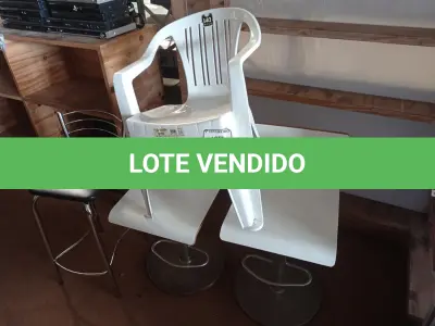 LOTE 199 - 03 BANQUETAS E 01 CADEIRA DE PLÁSTICO. (NO ESTADO) ATENÇÃO! FAZER A VISITAÇÃO ANTES DE ARREMATAR, NÃO SABEMOS SE FUNCIONA. LEILÃO NÃO TEM GARANTIA E NEM DEVOLUÇÃO, SUJEITO A POSSÍVEIS AVARIAS VISÍVEIS/OCULTAS E/OU AUSÊNCIA DE COMPONENTES.