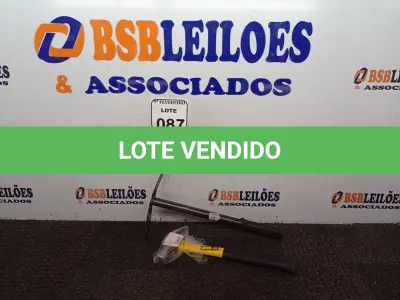 LOTE 087 - 01 MARTELO COM CABO EMBORRACHADO DE 27 MM E 01 SACHO PARA JARDINAGEM. (NO ESTADO) ATENÇÃO! FAZER A VISITAÇÃO ANTES DE ARREMATAR, NÃO SABEMOS SE FUNCIONA. LEILÃO NÃO TEM GARANTIA E NEM DEVOLUÇÃO, SUJEITO A POSSÍVEIS AVARIAS VISÍVEIS/OCULTAS E/OU AUSÊNCIA DE COMPONENTES.