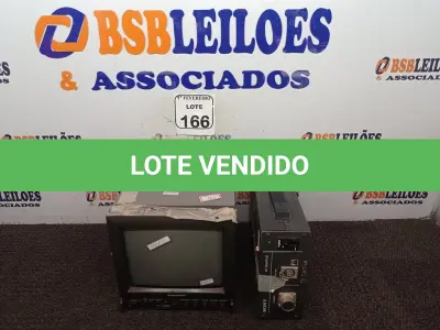 LOTE 166 - 01 MONITOR DE VÍDEO MARCA PANASONIC E 01 ADAPTADOR PARA TV MARCA SONY. (NO ESTADO) ATENÇÃO! FAZER A VISITAÇÃO ANTES DE ARREMATAR, NÃO SABEMOS SE FUNCIONA. LEILÃO NÃO TEM GARANTIA E NEM DEVOLUÇÃO, SUJEITO A POSSÍVEIS AVARIAS VISÍVEIS/OCULTAS E/OU AUSÊNCIA DE COMPONENTES.