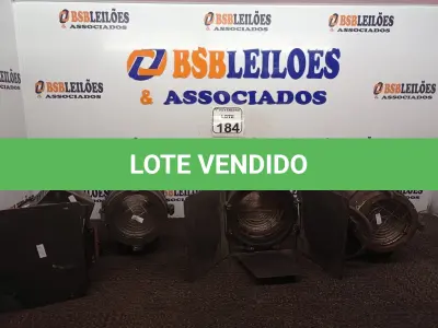 LOTE 184 - 04 REFLETORES PARA ESTÚDIO. (NO ESTADO) ATENÇÃO! FAZER A VISITAÇÃO ANTES DE ARREMATAR, NÃO SABEMOS SE FUNCIONA. LEILÃO NÃO TEM GARANTIA E NEM DEVOLUÇÃO, SUJEITO A POSSÍVEIS AVARIAS VISÍVEIS/OCULTAS E/OU AUSÊNCIA DE COMPONENTES.