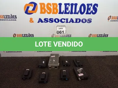 LOTE 061 - 07 APARELHOS DE RECEPTOR P/ MICROFONES S/ FIO E 01 FONTE CHAVEADA MODELO IA-60A. (NO ESTADO) ATENÇÃO! FAZER A VISITAÇÃO ANTES DE ARREMATAR, NÃO SABEMOS SE FUNCIONA. LEILÃO NÃO TEM GARANTIA E NEM DEVOLUÇÃO, SUJEITO A POSSÍVEIS AVARIAS VISÍVEIS/OCULTAS E/OU AUSÊNCIA DE COMPONENTES.