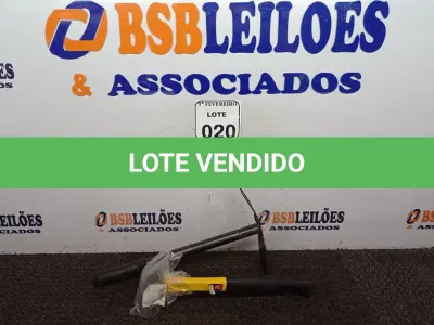 LOTE 020 - 01 MARTELO COM CABO EMBORRACHADO DE 27 MM E 01 SACHO PARA JARDINAGEM. (NO ESTADO) ATENÇÃO! FAZER A VISITAÇÃO ANTES DE ARREMATAR, NÃO SABEMOS SE FUNCIONA. LEILÃO NÃO TEM GARANTIA E NEM DEVOLUÇÃO, SUJEITO A POSSÍVEIS AVARIAS VISÍVEIS/OCULTAS E/OU AUSÊNCIA DE COMPONENTES.