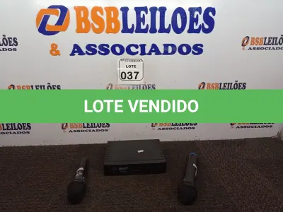 LOTE 037 - 01 BASE COM 02 MICROFONES LAPELA. (NO ESTADO) ATENÇÃO! FAZER A VISITAÇÃO ANTES DE ARREMATAR, NÃO SABEMOS SE FUNCIONA. LEILÃO NÃO TEM GARANTIA E NEM DEVOLUÇÃO, SUJEITO A POSSÍVEIS AVARIAS VISÍVEIS/OCULTAS E/OU AUSÊNCIA DE COMPONENTES.