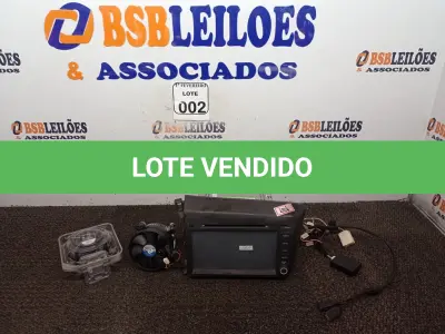 LOTE 002 - 01 APARELHO DE SOM VEICULAR MULTIMÍDIA. (NO ESTADO) ATENÇÃO! FAZER A VISITAÇÃO ANTES DE ARREMATAR, NÃO SABEMOS SE FUNCIONA. LEILÃO NÃO TEM GARANTIA E NEM DEVOLUÇÃO, SUJEITO A POSSÍVEIS AVARIAS VISÍVEIS/OCULTAS E/OU AUSÊNCIA DE COMPONENTES.