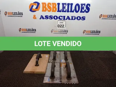 LOTE 022 - 05 DESEMPENADEIRAS, SENDO 04 EM AÇO DENTADO MEDINDO 26X12CM E 01 DE MADEIRA MEDINDO 17 X 30 CM. (NO ESTADO) ATENÇÃO! FAZER A VISITAÇÃO ANTES DE ARREMATAR, NÃO SABEMOS SE FUNCIONA. LEILÃO NÃO TEM GARANTIA E NEM DEVOLUÇÃO, SUJEITO A POSSÍVEIS AVARIAS VISÍVEIS/OCULTAS E/OU AUSÊNCIA DE COMPONENTES.