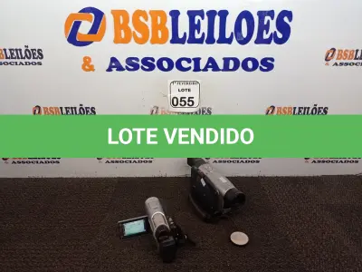 LOTE 055 - 02 CÂMERAS FILMADORAS, SENDO 01 MARCA PANASONIC SEM BATERIA E 01 MARCA SONY COM BATERIA. (NO ESTADO) ATENÇÃO! FAZER A VISITAÇÃO ANTES DE ARREMATAR, NÃO SABEMOS SE FUNCIONA. LEILÃO NÃO TEM GARANTIA E NEM DEVOLUÇÃO, SUJEITO A POSSÍVEIS AVARIAS VISÍVEIS/OCULTAS E/OU AUSÊNCIA DE COMPONENTES.