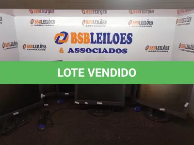 LOTE 181 - 06 MONITORES LCD MARCAS E MODELOS DIVERSOS. (NO ESTADO) ATENÇÃO! FAZER A VISITAÇÃO ANTES DE ARREMATAR, NÃO SABEMOS SE FUNCIONA. LEILÃO NÃO TEM GARANTIA E NEM DEVOLUÇÃO, SUJEITO A POSSÍVEIS AVARIAS VISÍVEIS/OCULTAS E/OU AUSÊNCIA DE COMPONENTES.