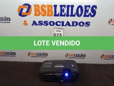 LOTE 073 - 01 PROJETOR MULTIMÍDIA LCD MODELO H369A MARCA EPSON. (NO ESTADO) ATENÇÃO! FAZER A VISITAÇÃO ANTES DE ARREMATAR, NÃO SABEMOS SE FUNCIONA. LEILÃO NÃO TEM GARANTIA E NEM DEVOLUÇÃO, SUJEITO A POSSÍVEIS AVARIAS VISÍVEIS/OCULTAS E/OU AUSÊNCIA DE COMPONENTES.