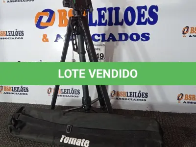 LOTE 249 - 01 TRIPÉ PARA CÂMERA MARCA TOMATE. (NO ESTADO) ATENÇÃO! FAZER A VISITAÇÃO ANTES DE ARREMATAR, NÃO SABEMOS SE FUNCIONA. LEILÃO NÃO TEM GARANTIA E NEM DEVOLUÇÃO, SUJEITO A POSSÍVEIS AVARIAS VISÍVEIS/OCULTAS E/OU AUSÊNCIA DE COMPONENTES.