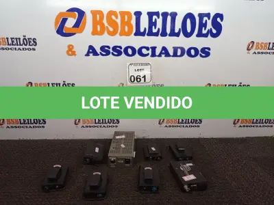 LOTE 061 - 07 APARELHOS DE RECEPTOR P/ MICROFONES S/ FIO E 01 FONTE CHAVEADA MODELO IA-60A. (NO ESTADO) ATENÇÃO! FAZER A VISITAÇÃO ANTES DE ARREMATAR, NÃO SABEMOS SE FUNCIONA. LEILÃO NÃO TEM GARANTIA E NEM DEVOLUÇÃO, SUJEITO A POSSÍVEIS AVARIAS VISÍVEIS/OCULTAS E/OU AUSÊNCIA DE COMPONENTES.