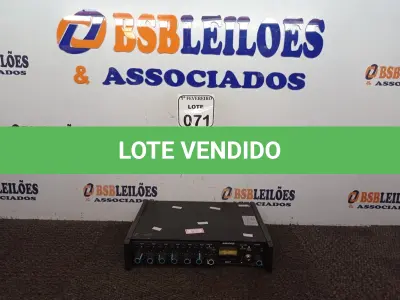 LOTE 071 - 01 SISTEMA DE MICROFONE AUTOMÁTICO SHURE, MODELO M367. (NO ESTADO) ATENÇÃO! FAZER A VISITAÇÃO ANTES DE ARREMATAR, NÃO SABEMOS SE FUNCIONA. LEILÃO NÃO TEM GARANTIA E NEM DEVOLUÇÃO, SUJEITO A POSSÍVEIS AVARIAS VISÍVEIS/OCULTAS E/OU AUSÊNCIA DE COMPONENTES.