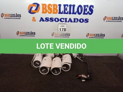 LOTE 178 - 04 CÂMERAS DE VÍDEO. (NO ESTADO) ATENÇÃO! FAZER A VISITAÇÃO ANTES DE ARREMATAR, NÃO SABEMOS SE FUNCIONA. LEILÃO NÃO TEM GARANTIA E NEM DEVOLUÇÃO, SUJEITO A POSSÍVEIS AVARIAS VISÍVEIS/OCULTAS E/OU AUSÊNCIA DE COMPONENTES.