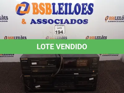 LOTE 194 - 01 TOCA FITAS 02 TAPES E 01 TOCA CD’S MARCA GRADIENTE. (NO ESTADO) ATENÇÃO! FAZER A VISITAÇÃO ANTES DE ARREMATAR, NÃO SABEMOS SE FUNCIONA. LEILÃO NÃO TEM GARANTIA E NEM DEVOLUÇÃO, SUJEITO A POSSÍVEIS AVARIAS VISÍVEIS/OCULTAS E/OU AUSÊNCIA DE COMPONENTES.
