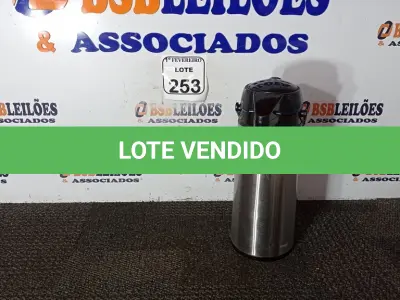 LOTE 253 - 01 GARRAFA TÉRMICA. (NO ESTADO) ATENÇÃO! FAZER A VISITAÇÃO ANTES DE ARREMATAR, NÃO SABEMOS SE FUNCIONA. LEILÃO NÃO TEM GARANTIA E NEM DEVOLUÇÃO, SUJEITO A POSSÍVEIS AVARIAS VISÍVEIS/OCULTAS E/OU AUSÊNCIA DE COMPONENTES.