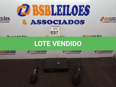 LOTE 037 - 01 BASE COM 02 MICROFONES LAPELA. (NO ESTADO) ATENÇÃO! FAZER A VISITAÇÃO ANTES DE ARREMATAR, NÃO SABEMOS SE FUNCIONA. LEILÃO NÃO TEM GARANTIA E NEM DEVOLUÇÃO, SUJEITO A POSSÍVEIS AVARIAS VISÍVEIS/OCULTAS E/OU AUSÊNCIA DE COMPONENTES.