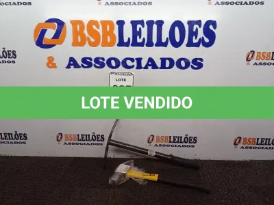 LOTE 087 - 01 MARTELO COM CABO EMBORRACHADO DE 27 MM E 01 SACHO PARA JARDINAGEM. (NO ESTADO) ATENÇÃO! FAZER A VISITAÇÃO ANTES DE ARREMATAR, NÃO SABEMOS SE FUNCIONA. LEILÃO NÃO TEM GARANTIA E NEM DEVOLUÇÃO, SUJEITO A POSSÍVEIS AVARIAS VISÍVEIS/OCULTAS E/OU AUSÊNCIA DE COMPONENTES.