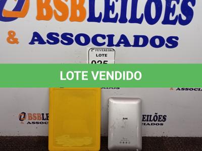 LOTE 025 - 02 TABLETS SEM CARREGADOR, SENDO 01 MARCA POSITIVO E 01 BAK. (NO ESTADO) ATENÇÃO! FAZER A VISITAÇÃO ANTES DE ARREMATAR, NÃO SABEMOS SE FUNCIONA. LEILÃO NÃO TEM GARANTIA E NEM DEVOLUÇÃO, SUJEITO A POSSÍVEIS AVARIAS VISÍVEIS/OCULTAS E/OU AUSÊNCIA DE COMPONENTES.