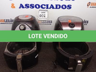 LOTE 092 - 02 AIR FRYER COM AVARIAS. (NO ESTADO) ATENÇÃO! FAZER A VISITAÇÃO ANTES DE ARREMATAR, NÃO SABEMOS SE FUNCIONA. LEILÃO NÃO TEM GARANTIA E NEM DEVOLUÇÃO, SUJEITO A POSSÍVEIS AVARIAS VISÍVEIS/OCULTAS E/OU AUSÊNCIA DE COMPONENTES.