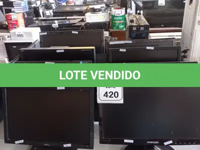 LOTE 420 - 12 MONITORES PARA RETIRADAS DE PEÇAS. (NO ESTADO) ATENÇÃO! FAZER A VISITAÇÃO ANTES DE ARREMATAR, NÃO SABEMOS SE FUNCIONA. LEILÃO NÃO TEM GARANTIA E NEM DEVOLUÇÃO, SUJEITO A POSSÍVEIS AVARIAS VISÍVEIS/OCULTAS E/OU AUSÊNCIA DE COMPONENTES.