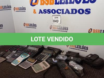 LOTE 040 - 11 CALCULADORAS DIVERSAS, 05 MAQUINAS FOTOGRÁFICAS ANALÓGICAS E 01 DIGITAL. (NO ESTADO) ATENÇÃO! FAZER A VISITAÇÃO ANTES DE ARREMATAR, NÃO SABEMOS SE FUNCIONA. LEILÃO NÃO TEM GARANTIA E NEM DEVOLUÇÃO, SUJEITO A POSSÍVEIS AVARIAS VISÍVEIS/OCULTAS E/OU AUSÊNCIA DE COMPONENTES.