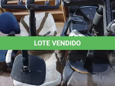 LOTE 438 - 05 CADEIRAS GIRATÓRIAS PARA ESCRITÓRIO (NO ESTADO) ATENÇÃO! FAZER A VISITAÇÃO ANTES DE ARREMATAR, NÃO SABEMOS SE FUNCIONA. LEILÃO NÃO TEM GARANTIA E NEM DEVOLUÇÃO, SUJEITO A POSSÍVEIS AVARIAS VISÍVEIS/OCULTAS E/OU AUSÊNCIA DE COMPONENTES.
