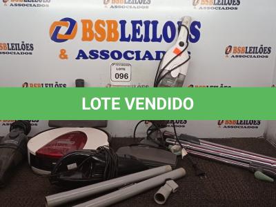 LOTE 096 - 03 ASPIRADORES DE MÃO E 01 ASPIRADOR ROBÔ. (NO ESTADO) ATENÇÃO! FAZER A VISITAÇÃO ANTES DE ARREMATAR, NÃO SABEMOS SE FUNCIONA. LEILÃO NÃO TEM GARANTIA E NEM DEVOLUÇÃO, SUJEITO A POSSÍVEIS AVARIAS VISÍVEIS/OCULTAS E/OU AUSÊNCIA DE COMPONENTES.