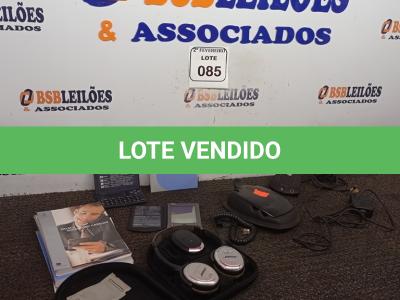 LOTE 085 - 01 FONE DE OUVIDO C/CARREGADOR MARCA BOSE, 01 APARELHO PALM E 01 CALCULADORA. (NO ESTADO) ATENÇÃO! FAZER A VISITAÇÃO ANTES DE ARREMATAR, NÃO SABEMOS SE FUNCIONA. LEILÃO NÃO TEM GARANTIA E NEM DEVOLUÇÃO, SUJEITO A POSSÍVEIS AVARIAS VISÍVEIS/OCULTAS E/OU AUSÊNCIA DE COMPONENTES.