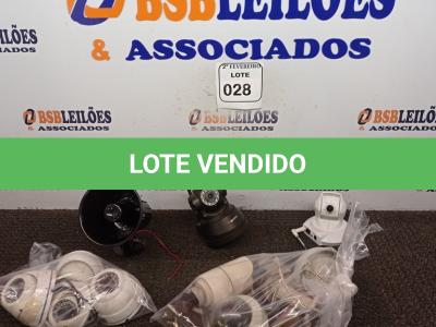 LOTE 028 - 01 LOTE COM CÂMERAS DE SEGURANÇA MARCAS E MODELOS DIVERSOS E 01 SIRENE CORNETA. (NO ESTADO) ATENÇÃO! FAZER A VISITAÇÃO ANTES DE ARREMATAR, NÃO SABEMOS SE FUNCIONA. LEILÃO NÃO TEM GARANTIA E NEM DEVOLUÇÃO, SUJEITO A POSSÍVEIS AVARIAS VISÍVEIS/OCULTAS E/OU AUSÊNCIA DE COMPONENTES.