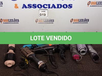 LOTE 019 - 02 SECADORES, 01 CHAPINHA E 04 ESCOVAS ELÉTRICAS MARCAS E MODELOS DIVERSOS. (NO ESTADO) ATENÇÃO! FAZER A VISITAÇÃO ANTES DE ARREMATAR, NÃO SABEMOS SE FUNCIONA. LEILÃO NÃO TEM GARANTIA E NEM DEVOLUÇÃO, SUJEITO A POSSÍVEIS AVARIAS VISÍVEIS/OCULTAS E/OU AUSÊNCIA DE COMPONENTES.