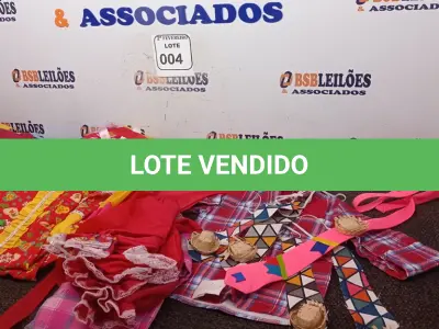 LOTE 004 - 05 VESTIDINHOS PARA FESTA JUNINA, SENDO 03 12 ANOS, 02 M E 01 P, 06 SHOTS PARA VESTIDO, 01 LENÇO 02 CAMISAS MASCULINAS SENDO 01 4 ANOS E 01 2 ANOS E 05 GRAVATAS. (NOVO) (NO ESTADO) ATENÇÃO! FAZER A VISITAÇÃO ANTES DE ARREMATAR, NÃO SABEMOS SE FUNCIONA. LEILÃO NÃO TEM GARANTIA E NEM DEVOLUÇÃO, DE NÚMEROS DIVERSOS, SUJEITO A POSSÍVEIS AVARIAS VISÍVEIS/OCULTAS E/OU AUSÊNCIA DE COMPONENTES.
