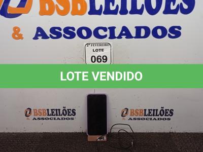 LOTE 069 - 01 IPHONE XS MAX COM CARREGADOR. COM AVARIAS. (NO ESTADO) ATENÇÃO! FAZER A VISITAÇÃO ANTES DE ARREMATAR, NÃO SABEMOS SE FUNCIONA. LEILÃO NÃO TEM GARANTIA E NEM DEVOLUÇÃO, SUJEITO A POSSÍVEIS AVARIAS VISÍVEIS/OCULTAS E/OU AUSÊNCIA DE COMPONENTES.