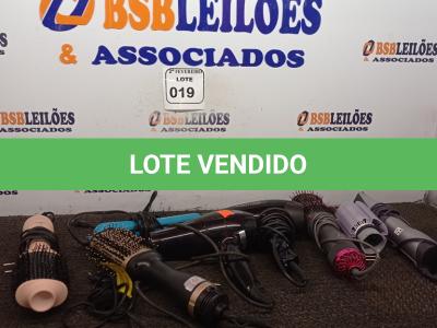 LOTE 019 - 02 SECADORES, 01 CHAPINHA E 04 ESCOVAS ELÉTRICAS MARCAS E MODELOS DIVERSOS. (NO ESTADO) ATENÇÃO! FAZER A VISITAÇÃO ANTES DE ARREMATAR, NÃO SABEMOS SE FUNCIONA. LEILÃO NÃO TEM GARANTIA E NEM DEVOLUÇÃO, SUJEITO A POSSÍVEIS AVARIAS VISÍVEIS/OCULTAS E/OU AUSÊNCIA DE COMPONENTES.