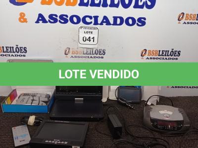 LOTE 041 - 01 TV BOX USB 2.0, 01 RÁDIO RELÓGIO, 01 GPS TOMTOM, 01 MONITOR/TV LCD DIGITAL E 01 DVD/PLAYER COM CARREGADOR MARCA SONY. (NO ESTADO) ATENÇÃO! FAZER A VISITAÇÃO ANTES DE ARREMATAR, NÃO SABEMOS SE FUNCIONA. LEILÃO NÃO TEM GARANTIA E NEM DEVOLUÇÃO, SUJEITO A POSSÍVEIS AVARIAS VISÍVEIS/OCULTAS E/OU AUSÊNCIA DE COMPONENTES.