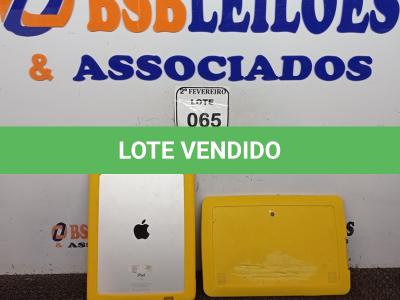 LOTE 065 - 01 TABLET MARCA POSITIVO E 01 IPAD 64GB APPLE AMBOS SEM CARREGADOR.  NO ESTADO) ATENÇÃO! FAZER A VISITAÇÃO ANTES DE ARREMATAR, NÃO SABEMOS SE FUNCIONA. LEILÃO NÃO TEM GARANTIA E NEM DEVOLUÇÃO, SUJEITO A POSSÍVEIS AVARIAS VISÍVEIS/OCULTAS E/OU AUSÊNCIA DE COMPONENTES.