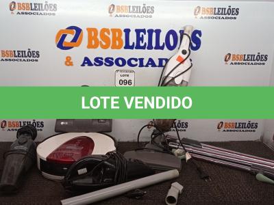 LOTE 096 - 03 ASPIRADORES DE MÃO E 01 ASPIRADOR ROBÔ. (NO ESTADO) ATENÇÃO! FAZER A VISITAÇÃO ANTES DE ARREMATAR, NÃO SABEMOS SE FUNCIONA. LEILÃO NÃO TEM GARANTIA E NEM DEVOLUÇÃO, SUJEITO A POSSÍVEIS AVARIAS VISÍVEIS/OCULTAS E/OU AUSÊNCIA DE COMPONENTES.