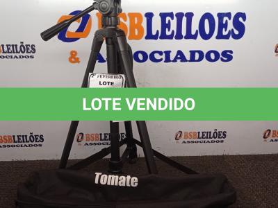 LOTE 006 - 01 TRIPÉ PARA CÂMERA TOMATE MTG-3016.  (NO ESTADO) ATENÇÃO! FAZER A VISITAÇÃO ANTES DE ARREMATAR, NÃO SABEMOS SE FUNCIONA. LEILÃO NÃO TEM GARANTIA E NEM DEVOLUÇÃO, SUJEITO A POSSÍVEIS AVARIAS VISÍVEIS/OCULTAS E/OU AUSÊNCIA DE COMPONENTES.