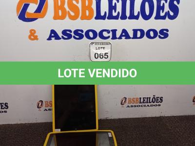 LOTE 065 - 01 TABLET MARCA POSITIVO E 01 IPAD 64GB APPLE AMBOS SEM CARREGADOR.  NO ESTADO) ATENÇÃO! FAZER A VISITAÇÃO ANTES DE ARREMATAR, NÃO SABEMOS SE FUNCIONA. LEILÃO NÃO TEM GARANTIA E NEM DEVOLUÇÃO, SUJEITO A POSSÍVEIS AVARIAS VISÍVEIS/OCULTAS E/OU AUSÊNCIA DE COMPONENTES.