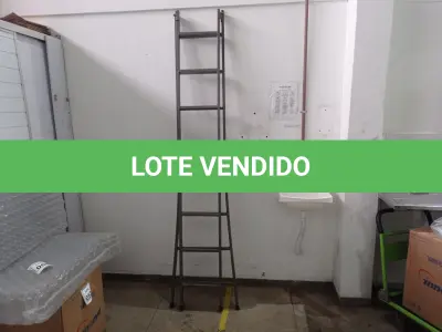 LOTE 043 - 01 ESCADA EM FERRO EXTENSÍVEL 3,5 METROS. (NO ESTADO) ATENÇÃO! FAZER A VISITAÇÃO ANTES DE ARREMATAR, NÃO SABEMOS SE FUNCIONA. LEILÃO NÃO TEM GARANTIA E NEM DEVOLUÇÃO, SUJEITO A POSSÍVEIS AVARIAS VISÍVEIS/OCULTAS E/OU AUSÊNCIA DE COMPONENTES.
