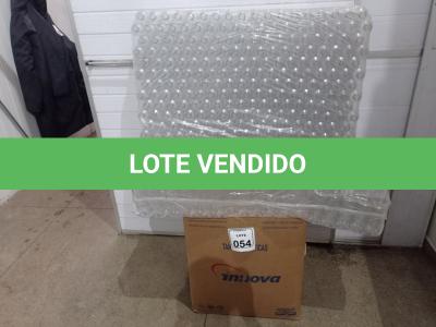 LOTE 054 - 01 CAIXA COM TAMPAS DE GARRAFA PET E 02 FARDOS DE GARRAFA PET DE 270ML. (NO ESTADO) ATENÇÃO! FAZER A VISITAÇÃO ANTES DE ARREMATAR, NÃO SABEMOS SE FUNCIONA. LEILÃO NÃO TEM GARANTIA E NEM DEVOLUÇÃO, SUJEITO A POSSÍVEIS AVARIAS VISÍVEIS/OCULTAS E/OU AUSÊNCIA DE COMPONENTES.
